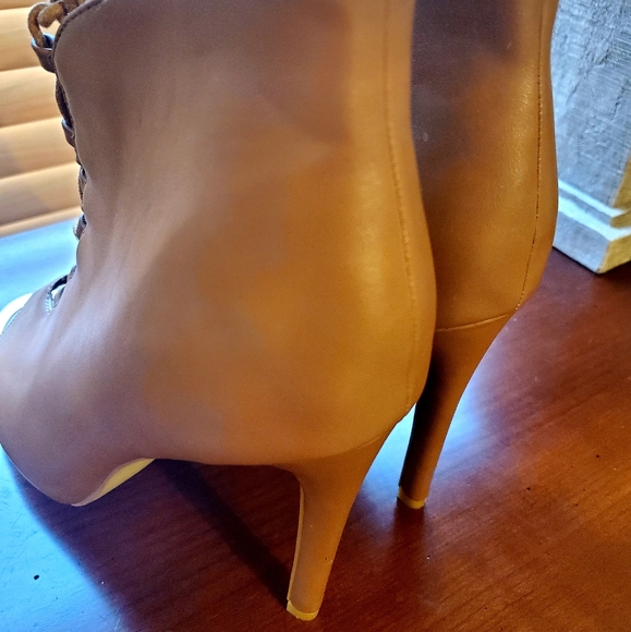 Shoes - Picture 4 of 8